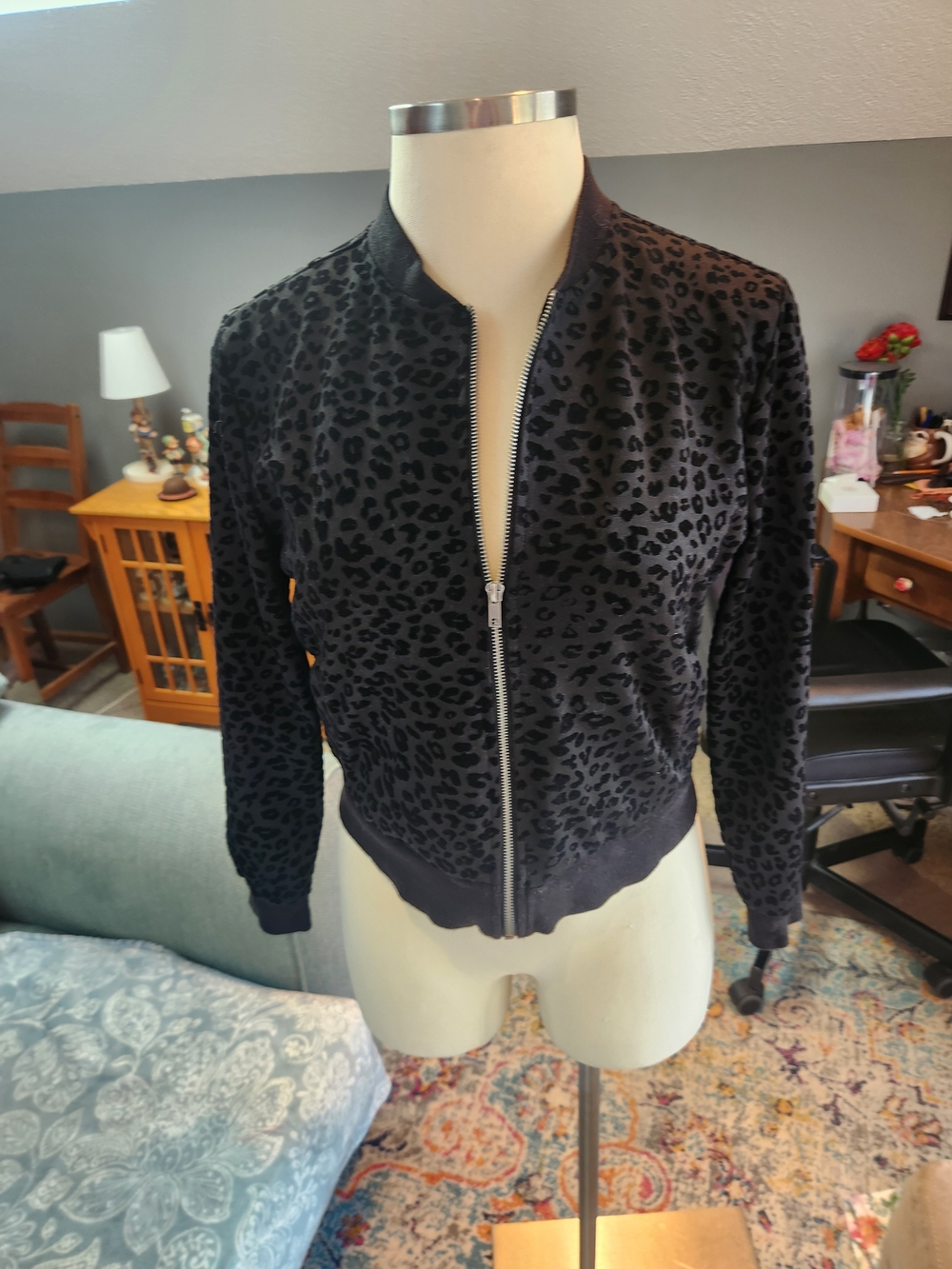 Jack By BB Dakota Women’s Black Leopard Print Bomber Jacket Medium Velvety